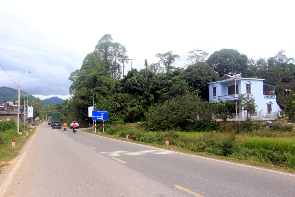 : Hạ tầng giao thông trên địa bàn huyện Bình Liêu ngày một được hoàn thiện. Ảnh: Mạnh Trường