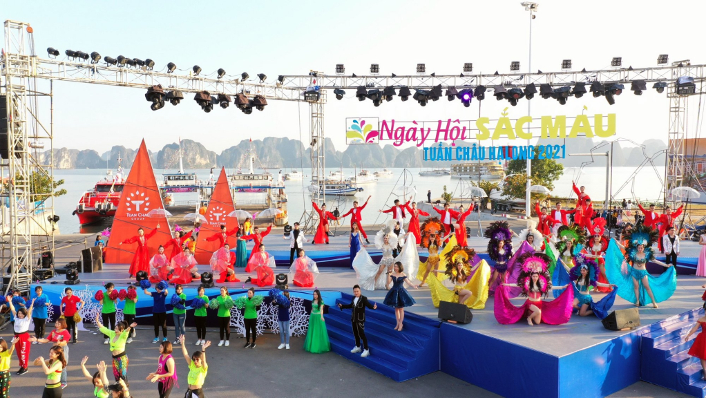 Chương trình Carnaval mùa đông - Ngày hội sắc màu Tuần Châu 2021 lần đầu tiên được tổ chức tại Tuần Châu. Ảnh: Minh Hà