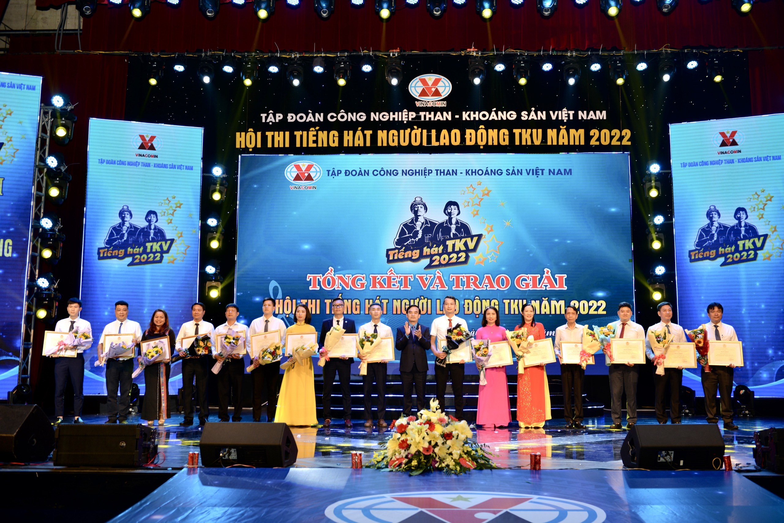 Nhân dịp này, Công đoàn Than – Khoáng sản Việt Nam đã trao tặng bằng khen cho 16 đơn vị có thành tích xuất sắc tham gia Hội thi.