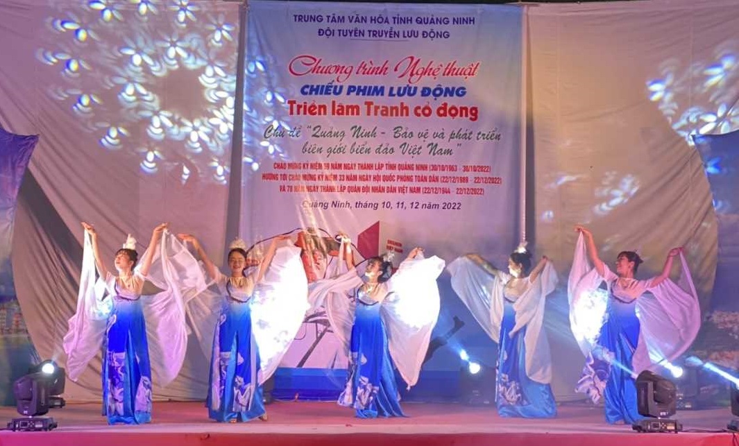 Đội tuyên truyền huyện Cô Tô cũng mang đến Chương trình những khúc ca quan họ và những điệu nhảy dân vũ đặc sắc