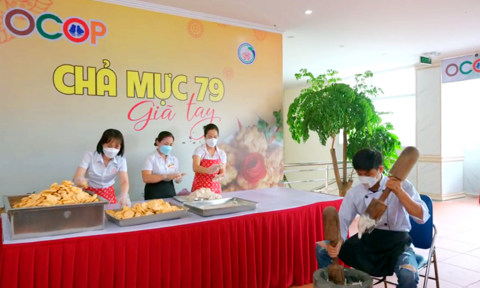 Đưa chả mực truyền thống thành sản phẩm phục vụ du lịch
