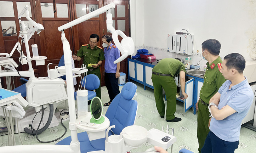 Giám đốc mua bằng giả để mở phòng khám làm răng giả
