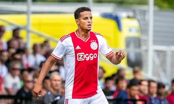 Ajax trả người cho Juventus