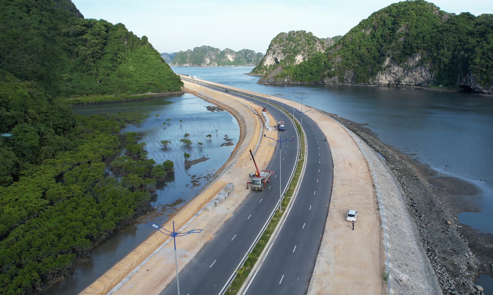 Hoàn thiện đường bao biển Hạ Long - Cẩm Phả với 6 làn xe