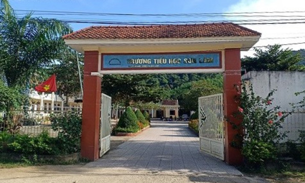 Khởi tố phụ huynh mang dao vào trường học đe dọa hiệu trưởng