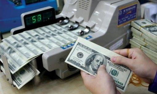 Giá USD ‘chợ đen’ cao ngất ngưởng