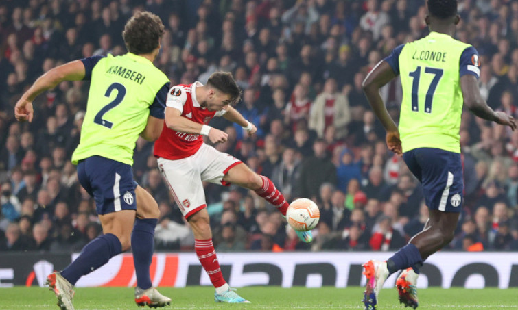 Arsenal nhất bảng ở Europa League