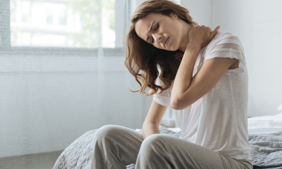 Đau cổ vai gáy sau một thời gian làm văn phòng