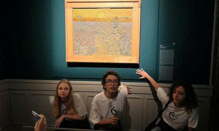Tranh của Vincent van Gogh bị tạt xúp