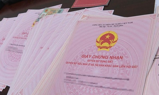 Thấy đất bỏ trống, chi 6 tỷ nhờ người làm gần 30 sổ đỏ giả