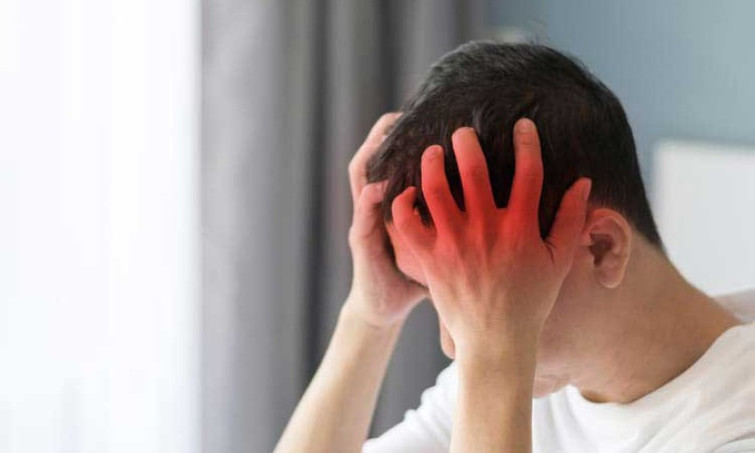 Thường xuyên đau đầu tưởng bệnh vặt, vào viện mới biết chảy máu não