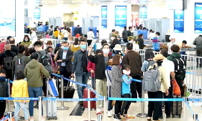 Air passengers near pre-pandemic levels