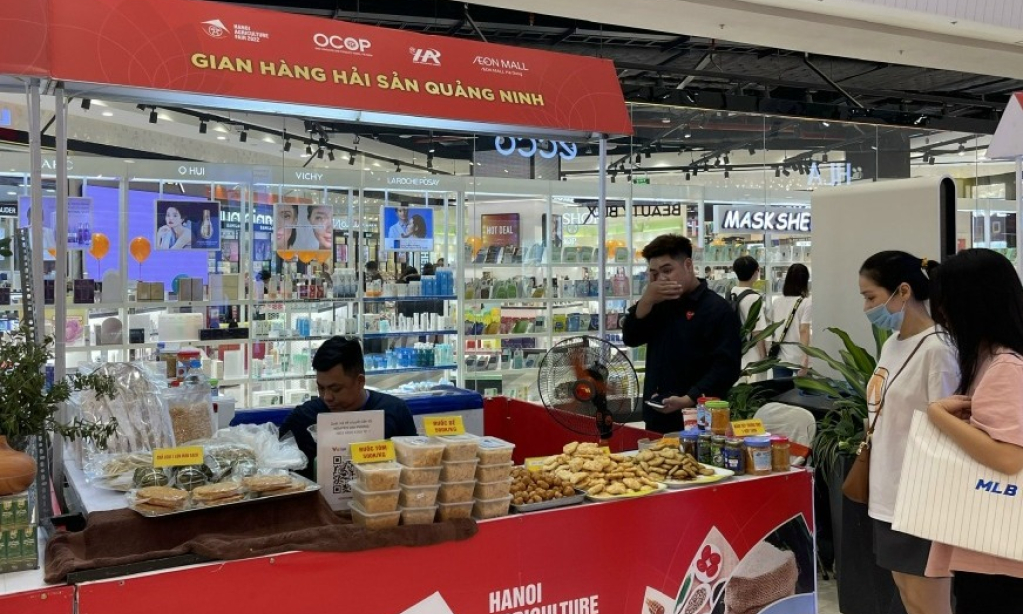 Phát huy thế mạnh dịch vụ, du lịch