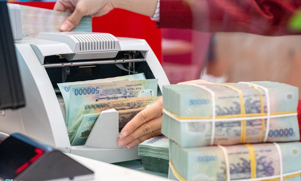 Lãi suất liên ngân hàng đi xuống, NHNN giảm lượng bơm tiền