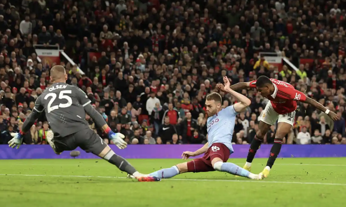 Man Utd thắng đậm Aston Villa khi vắng Ronaldo