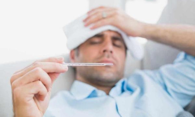 Sốt cao ở người lớn có nguy hiểm không? Xử trí thế nào?