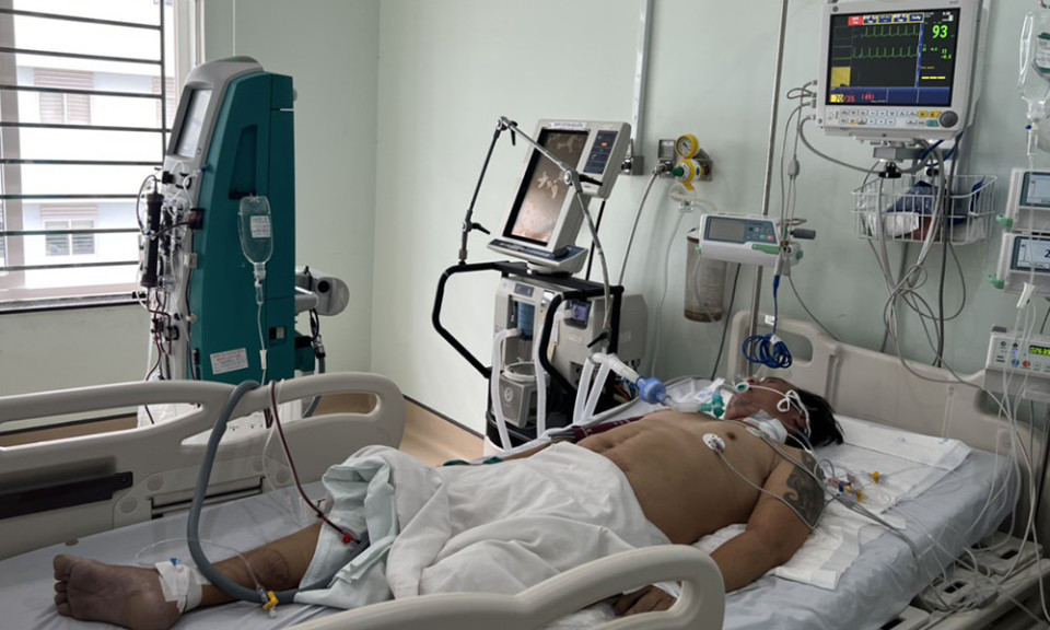 Đã có 3 người tử vong sau khi ngộ độc rượu trong đám tang