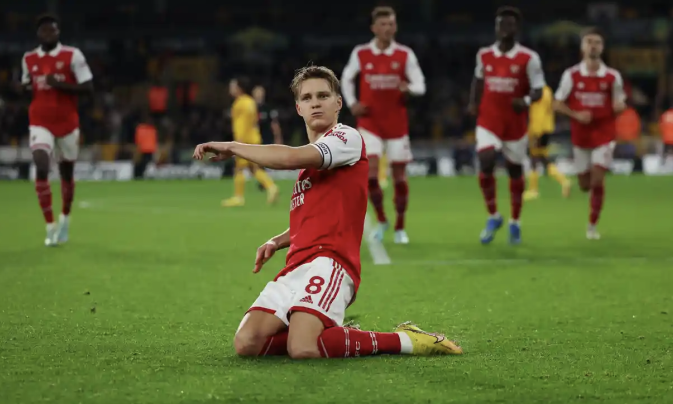 Arsenal bỏ cách Man City 5 điểm