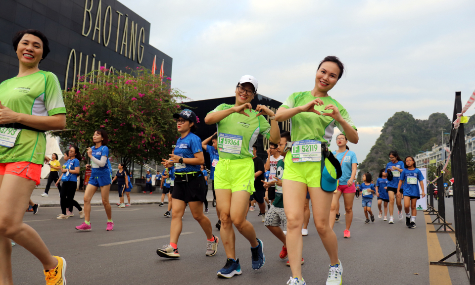 Hơn 5.000 VĐV tham gia chinh phục đường chạy Halong Bay Heritage Marathon 2022