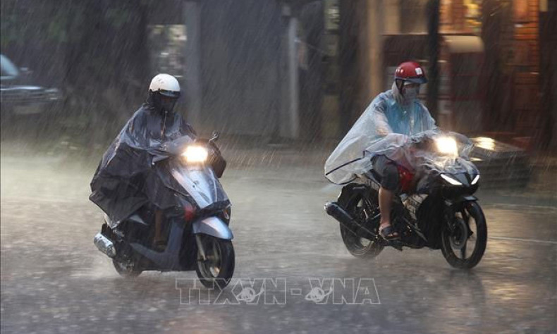 Đêm 13/11, Trung và Nam Trung Bộ, Tây Nguyên mưa dông kèm lốc, sét
