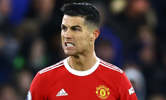 Ronaldo tự phá hỏng hình ảnh bản thân