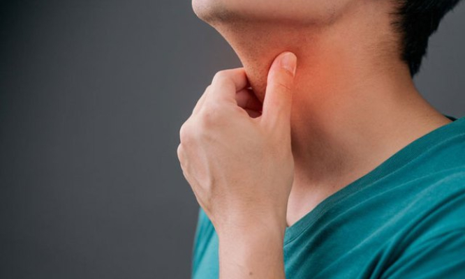 4 nguyên nhân gây đau họng vào buổi sáng