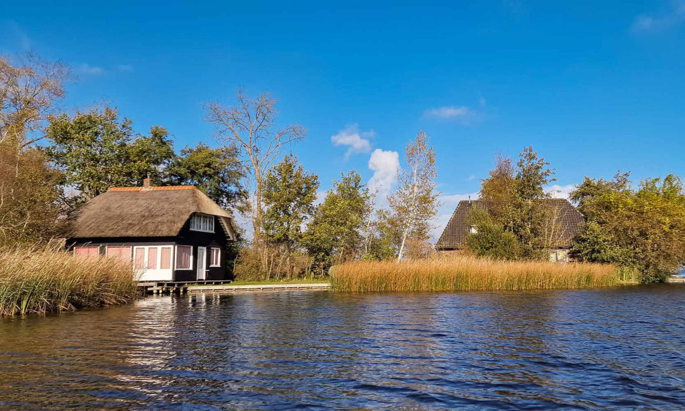 Đến Hà Lan, thăm làng cổ Giethoorn đẹp như cổ tích vào cuối Thu