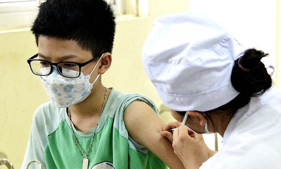 Sáng 16/11: Virus gây COVID-19 liên tục biến đổi với các biến chủng mới, cần tiếp tục đẩy nhanh tiêm vaccine