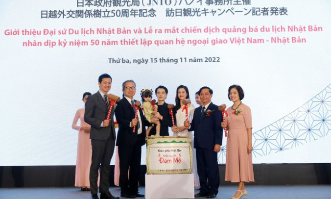 Gia đình Đông Nhi được bổ nhiệm là Đại sứ Du lịch Nhật Bản