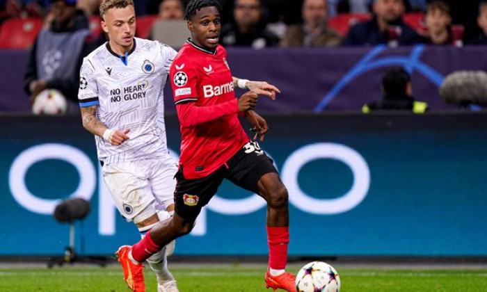Barca tranh hậu vệ Bundesliga với M.U