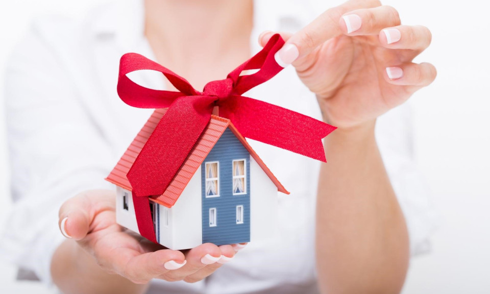 Nhà đã tặng cho con, có lấy lại được không?