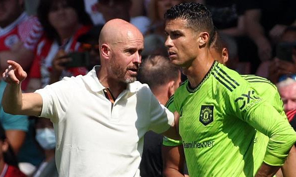 Cầu thủ M.U tẩy chay Ronaldo