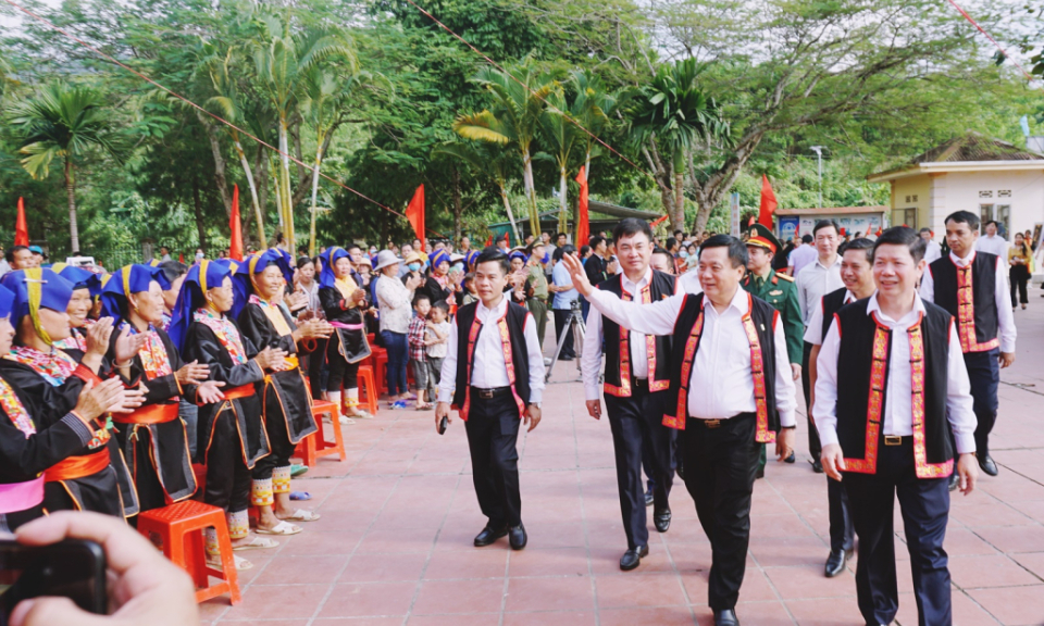 Chủ tịch Hội đồng lý luận Trung ương Nguyễn Xuân Thắng dự Ngày hội Đại đoàn kết toàn dân tộc tại xã Đồn Đạc, huyện Ba Chẽ
