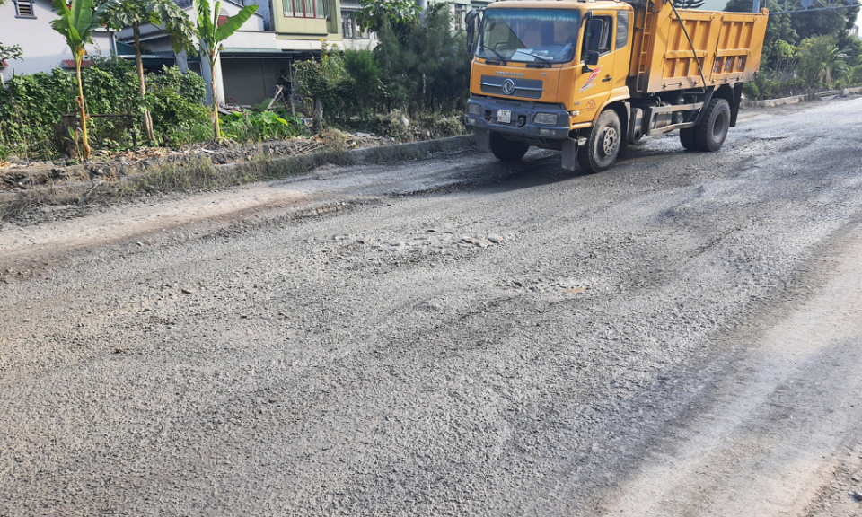 Cần sớm nâng cấp sửa chữa tuyến đường chuyên dụng Khe Ngát - Điền Công