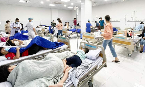 166 học sinh nhập viện nghi bị ngộ độc
