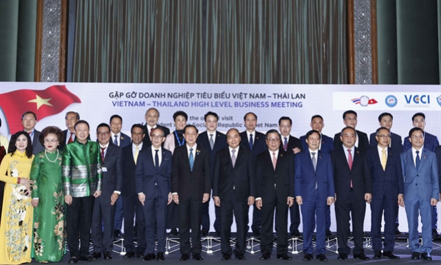 President attends Việt Nam-Thailand High-Level Business Meeting, witnesses debut of cross-border payment linkage