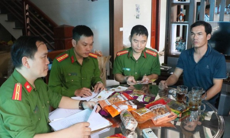 Thu hồi hơn 1 tấn bánh kẹo, bimbim tự dập hạn sử dụng