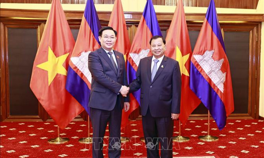 Chủ tịch Quốc hội Vương Đình Huệ hội kiến Chủ tịch Thượng viện Campuchia Samdech Say Chhum