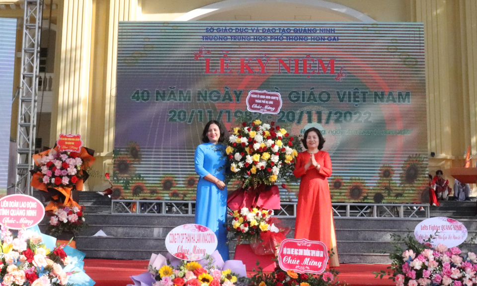 Trường THPT Hòn Gai: Kỷ niệm 40 năm ngày Nhà giáo Việt Nam