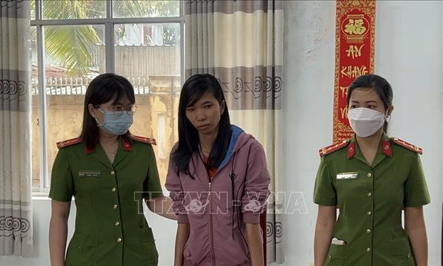 Bắt tạm giam 2 đối tượng mua bán trái phép hóa đơn, chiếm đoạt ngân sách