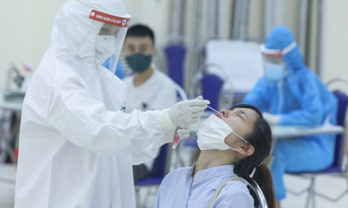 Sáng 21/11: Hơn 100 ca COVID-19 đang thở oxy, thở máy; TP HCM tăng cường tiêm vaccine