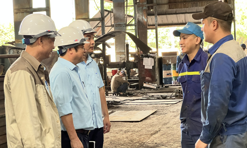 Đảm bảo an toàn vệ sinh lao động - Nhìn từ đơn vị sản xuất công nghiệp nặng