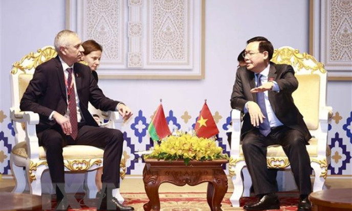 Chủ tịch Quốc hội Vương Đình Huệ gặp lãnh đạo QH, nghị viện các nước