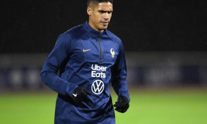 Tuyển Pháp đón cú hích lớn với Varane