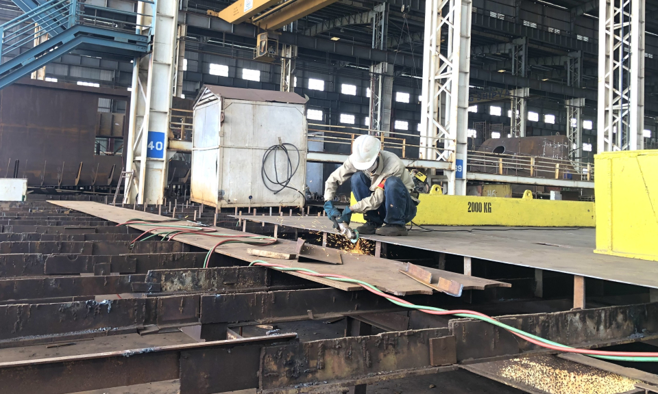 Quan tâm cải thiện điều kiện làm việc cho người lao động