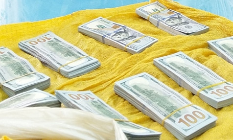 Làm rõ vụ vận chuyển gần 500 triệu đồng và 10.400 USD qua biên giới