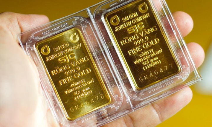 Giá vàng tiếp tục lao dốc, nhà đầu tư có nên mua vào?