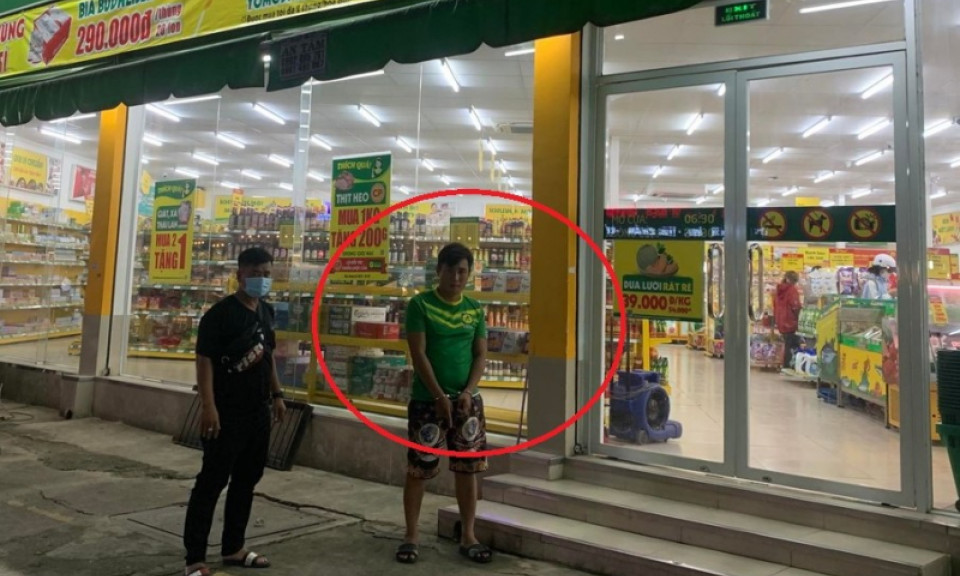 Bắt đối tượng dùng kéo cướp tài sản trong cửa hàng Bách Hóa Xanh