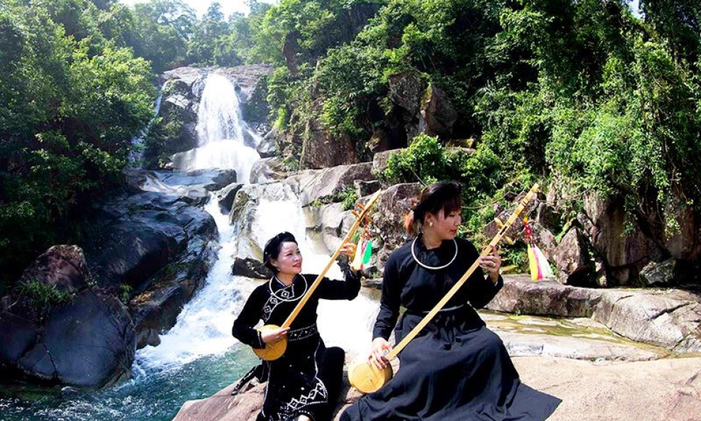 Khe Van waterfall 