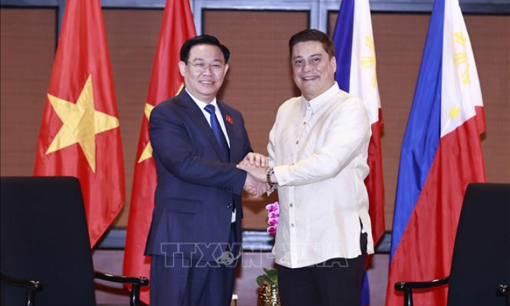 Chủ tịch Quốc hội Vương Đình Huệ hội đàm với Chủ tịch Thượng viện Philippines